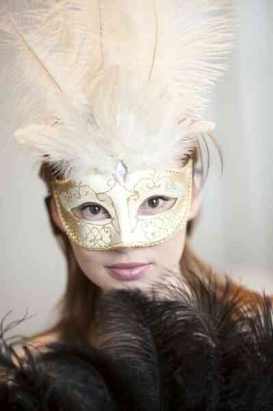 How do I create papier-Mache masks on your face