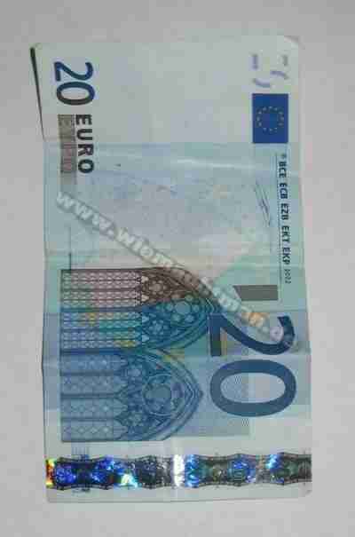 Tie money folds