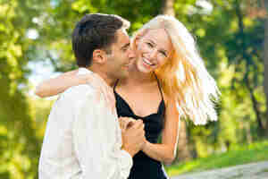 Tell if a Guy Likes You: Dating Tips