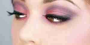Apply smoky eye makeup: get the smoky eyes look