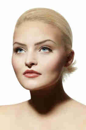 Choose the Right Makeup for Blue Eyes