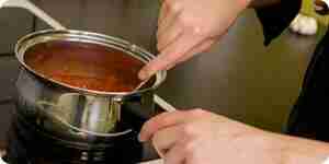 How to Make Homemade Pizza Sauce
